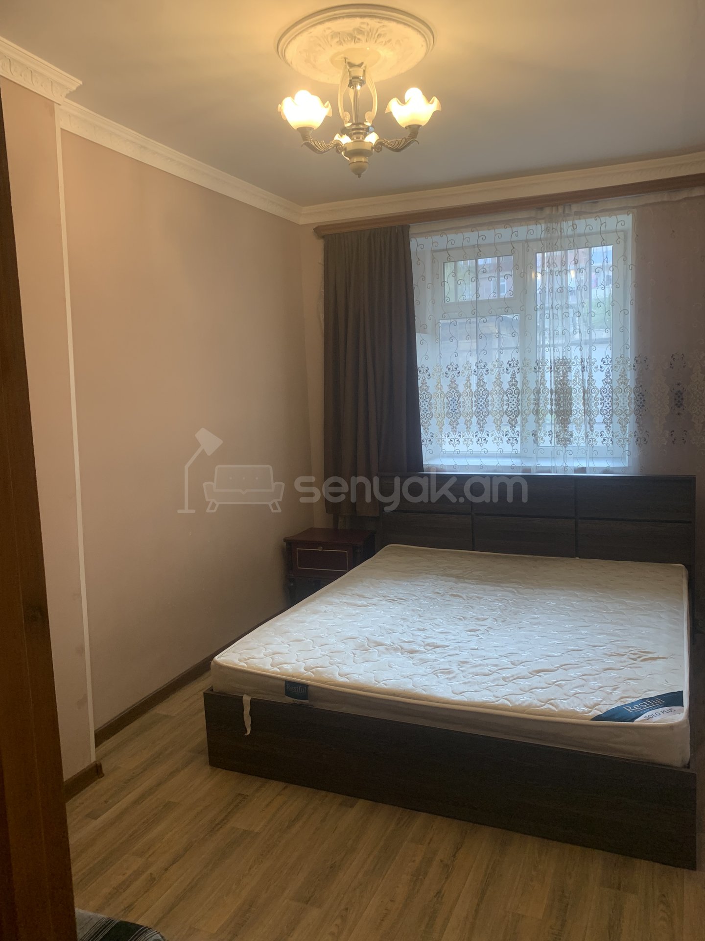 3 Սենյականոց Բնակարան Քարե Շենքում, 65քմ, 1/5 հարկ, Նորմալ Վիճակում, Կահավորված