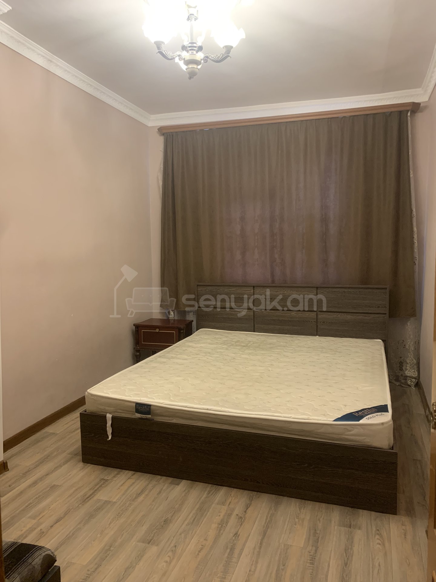 3 Սենյականոց Բնակարան Քարե Շենքում, 65քմ, 1/5 հարկ, Նորմալ Վիճակում, Կահավորված