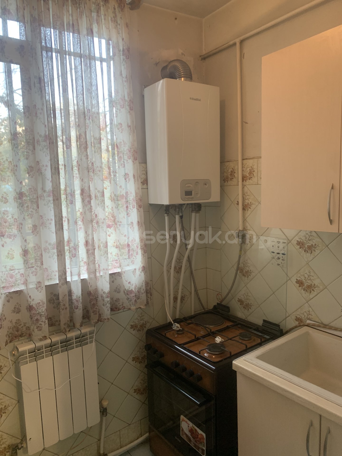 3 Սենյականոց Բնակարան Քարե Շենքում, 65քմ, 1/5 հարկ, Նորմալ Վիճակում, Կահավորված