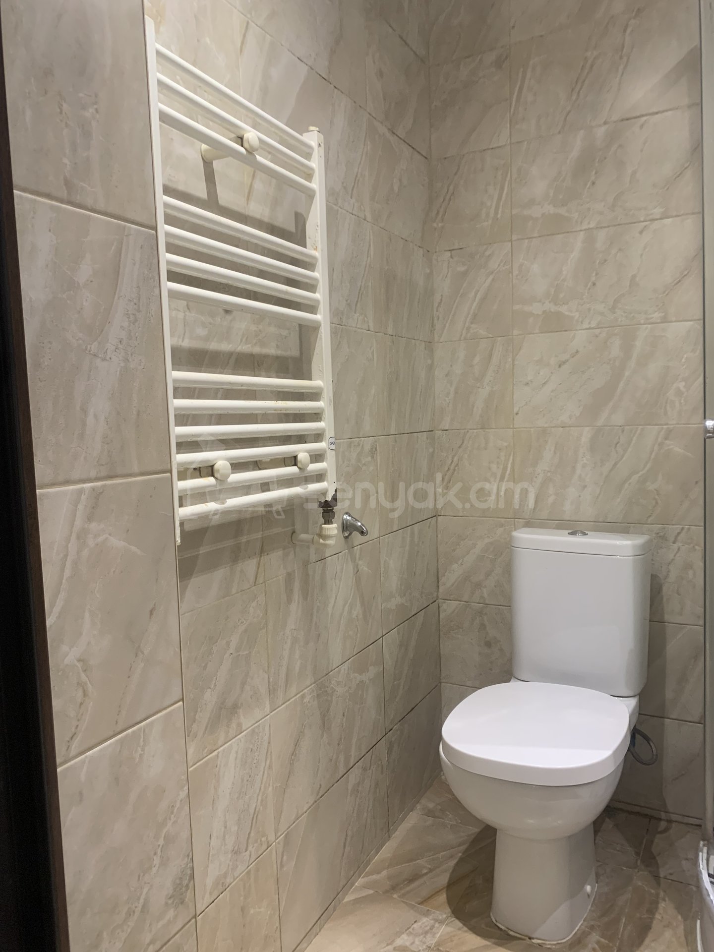 3 Սենյականոց Բնակարան Քարե Շենքում, 65քմ, 1/5 հարկ, Նորմալ Վիճակում, Կահավորված