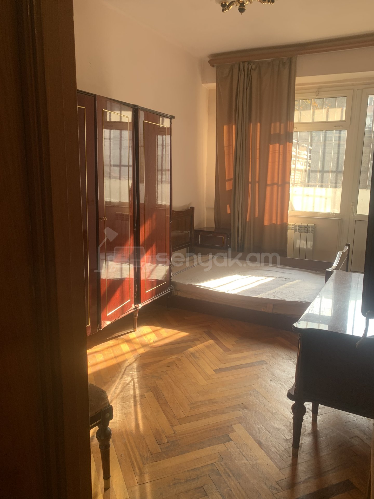 3 Սենյականոց Բնակարան Քարե Շենքում, 65քմ, 1/5 հարկ, Նորմալ Վիճակում, Կահավորված