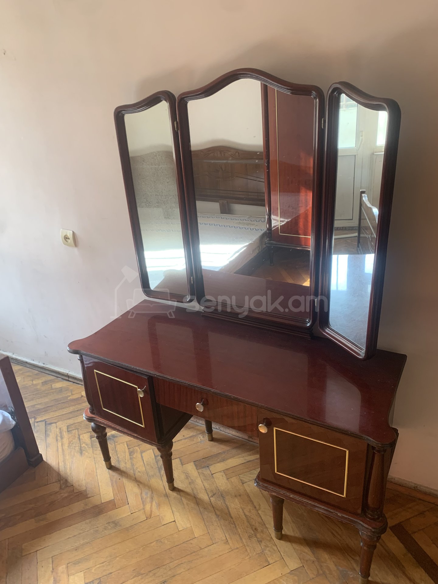 3 Սենյականոց Բնակարան Քարե Շենքում, 65քմ, 1/5 հարկ, Նորմալ Վիճակում, Կահավորված