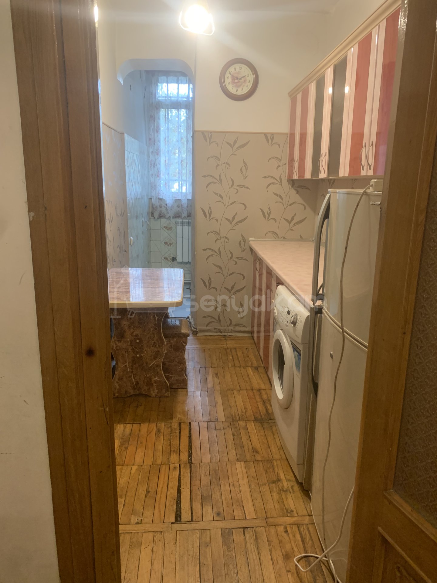 3 Սենյականոց Բնակարան Քարե Շենքում, 65քմ, 1/5 հարկ, Նորմալ Վիճակում, Կահավորված