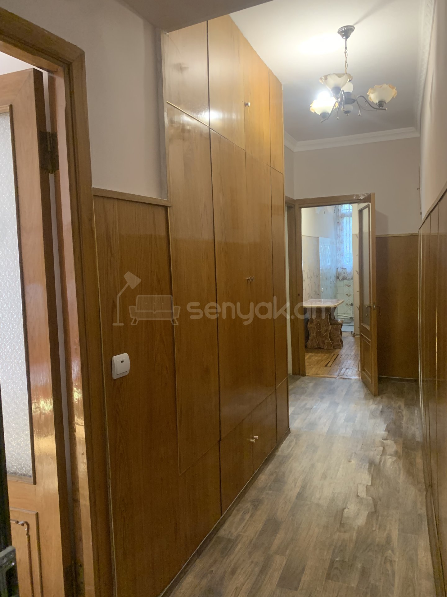 3 Սենյականոց Բնակարան Քարե Շենքում, 65քմ, 1/5 հարկ, Նորմալ Վիճակում, Կահավորված