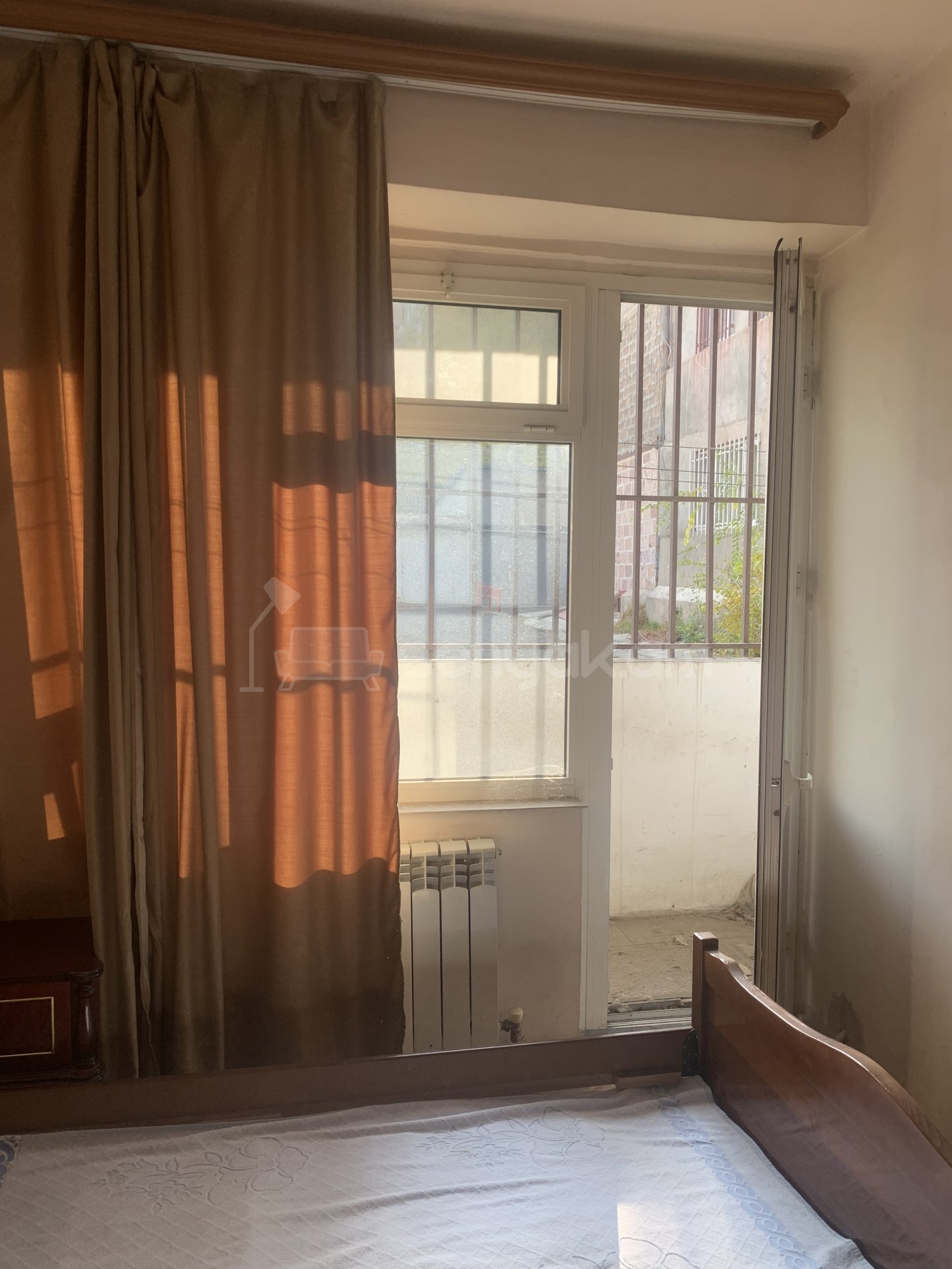 3 Սենյականոց Բնակարան Քարե Շենքում, 65քմ, 1/5 հարկ, Նորմալ Վիճակում, Կահավորված