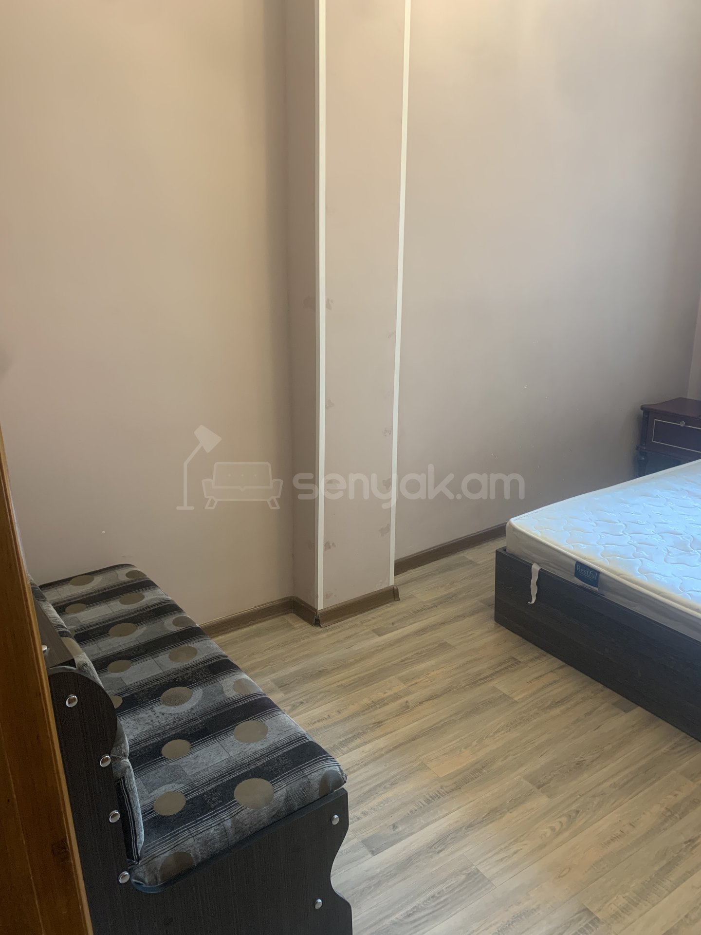 3 Սենյականոց Բնակարան Քարե Շենքում, 65քմ, 1/5 հարկ, Նորմալ Վիճակում, Կահավորված