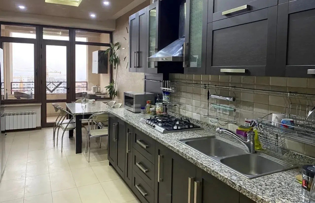 3 Սենյականոց Բնակարան Նորակառույցում, 120քմ, 9/12 հարկ, Կապիտալ Վերանորոգված