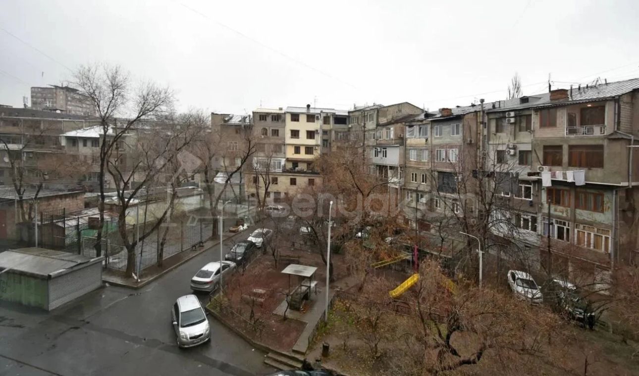 3 Սենյականոց Բնակարան Քարե Շենքում, 70քմ, 4/9 հարկ, Դիզայներական Վերանորոգված