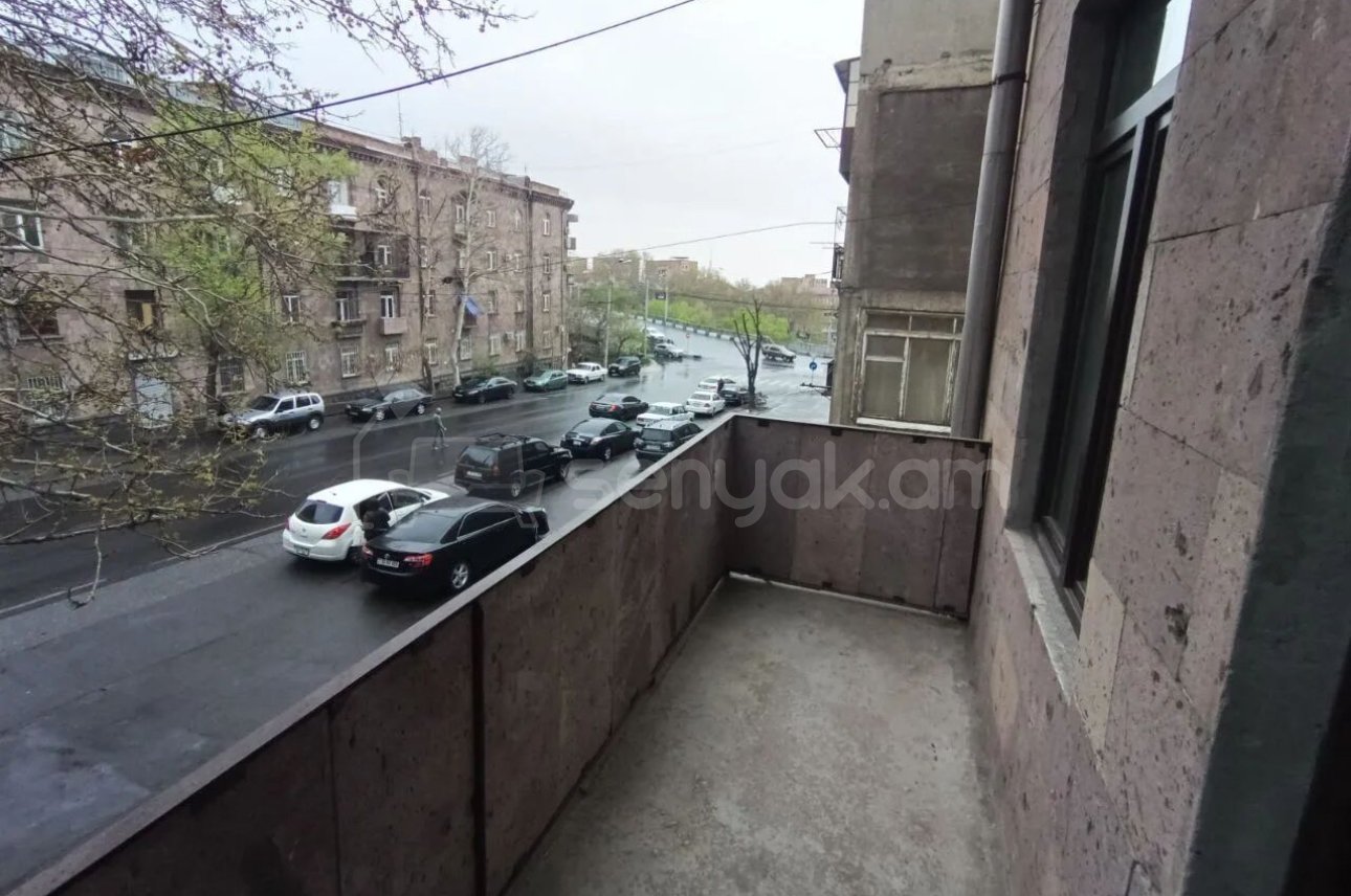 3 Սենյականոց Բնակարան Քարե Շենքում, 55քմ, 2/3 հարկ, Կապիտալ Վերանորոգված, Կահավորված, Արևկող