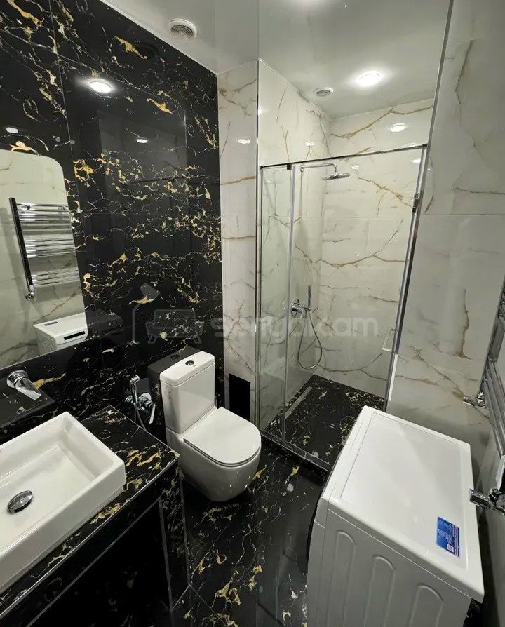 2 Սենյականոց Բնակարան Քարե Շենքում, 75քմ, 4/4 հարկ, Դիզայներական Վերանորոգված
