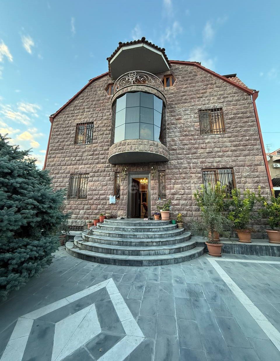 6 Սենյականոց Սեփական Տուն, 500քմ, Կապիտալ Վերանորոգված