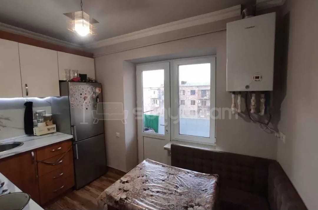 3 Սենյականոց Բնակարան Քարե Շենքում, 76քմ, 5/5 հարկ, Նորմալ Վիճակում