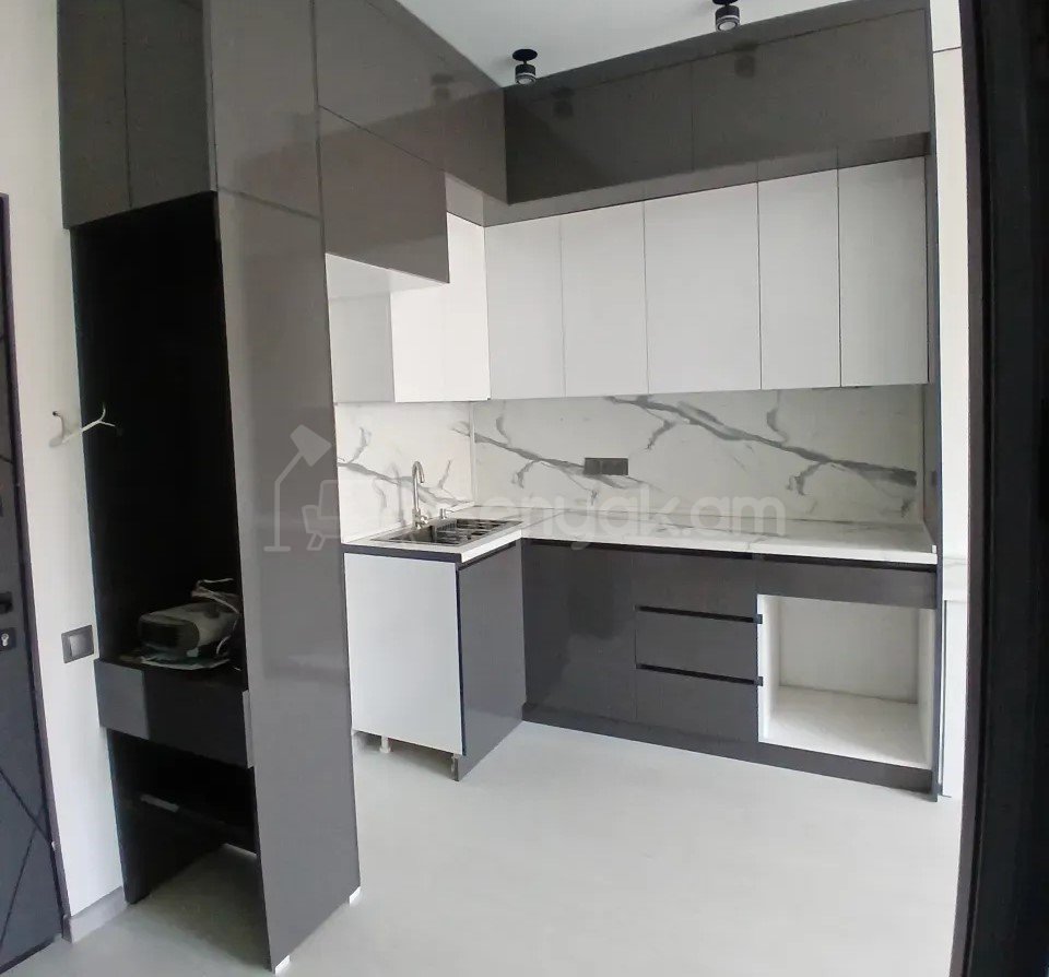 1 Սենյականոց Բնակարան Քարե Շենքում, 31քմ, 2/3 հարկ, Կապիտալ Վերանորոգված