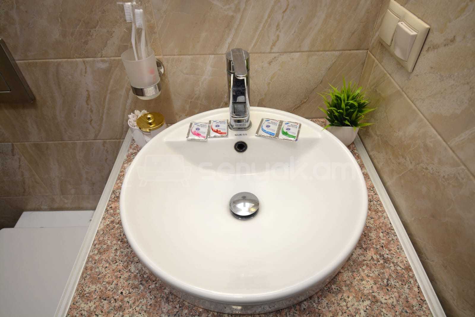 2 Սենյականոց Բնակարան Նորակառույցում, 56քմ, 9/15 հարկ, Դիզայներական Վերանորոգված