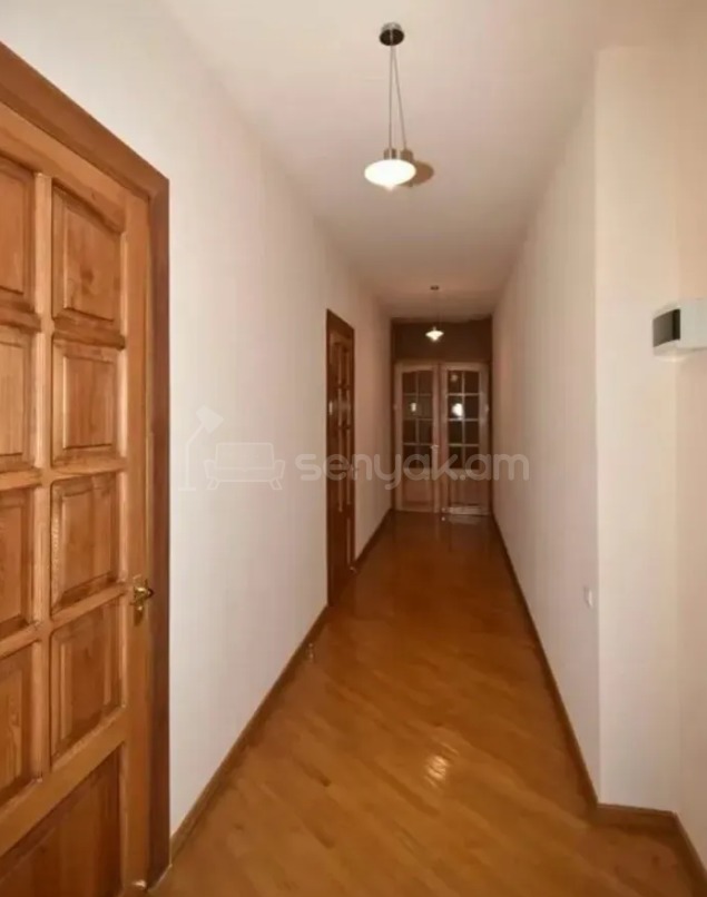 5 Սենյականոց Բնակարան Քարե Շենքում, 241քմ, 4/4 հարկ, Կապիտալ Վերանորոգված