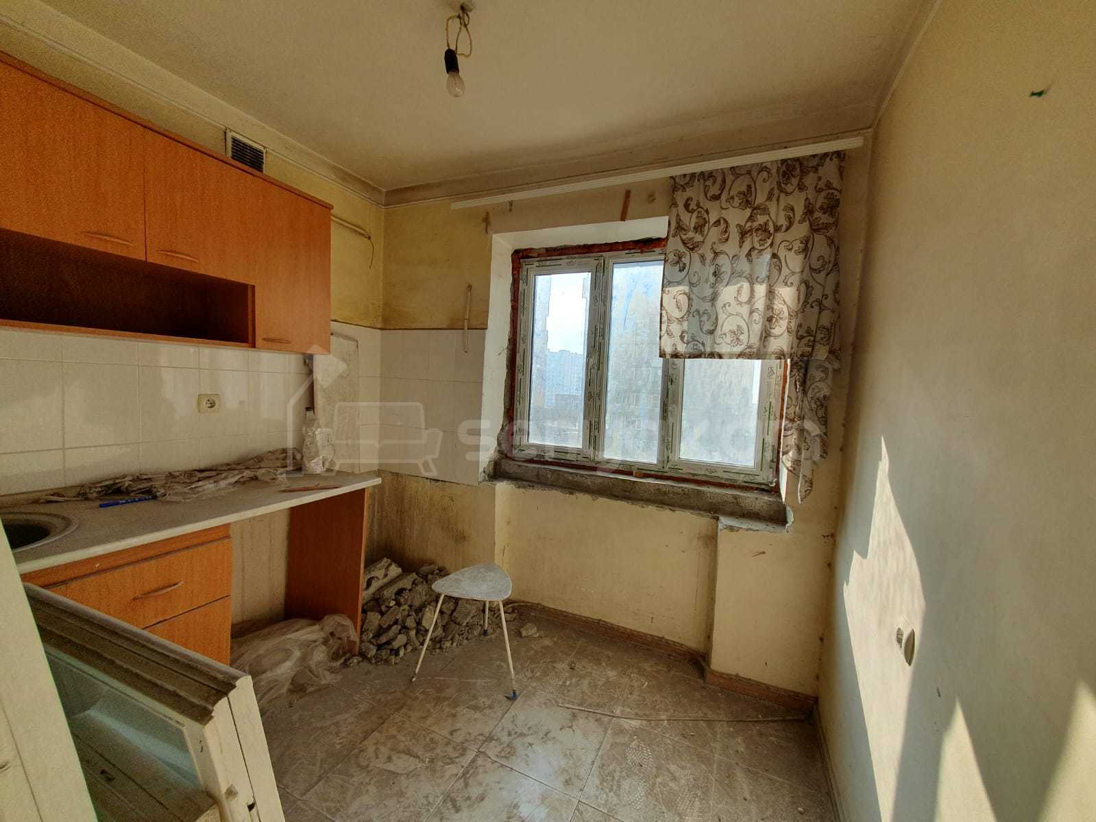 2 Սենյականոց Բնակարան Քարե Շենքում, 72քմ, 3/5 հարկ, Պետական Վիճակում