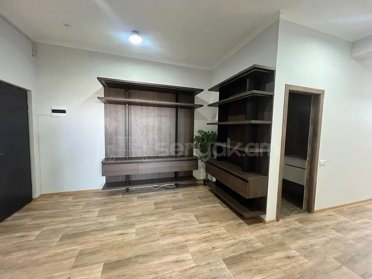 4 Սենյականոց Բնակարան Նորակառույցում, 120քմ, 13/13 հարկ, Կապիտալ Վերանորոգված