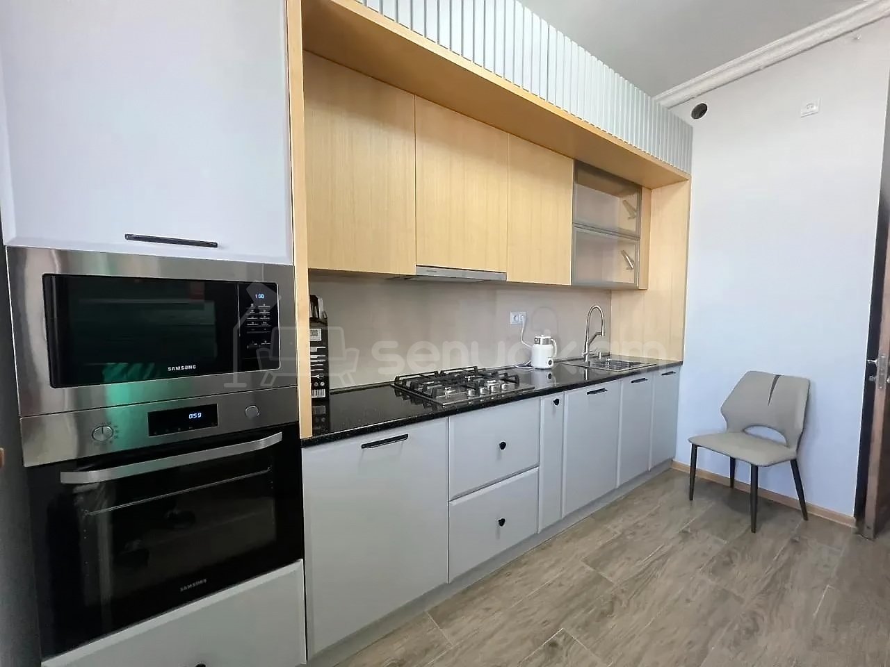 4 Սենյականոց Բնակարան Նորակառույցում, 120քմ, 13/13 հարկ, Կապիտալ Վերանորոգված