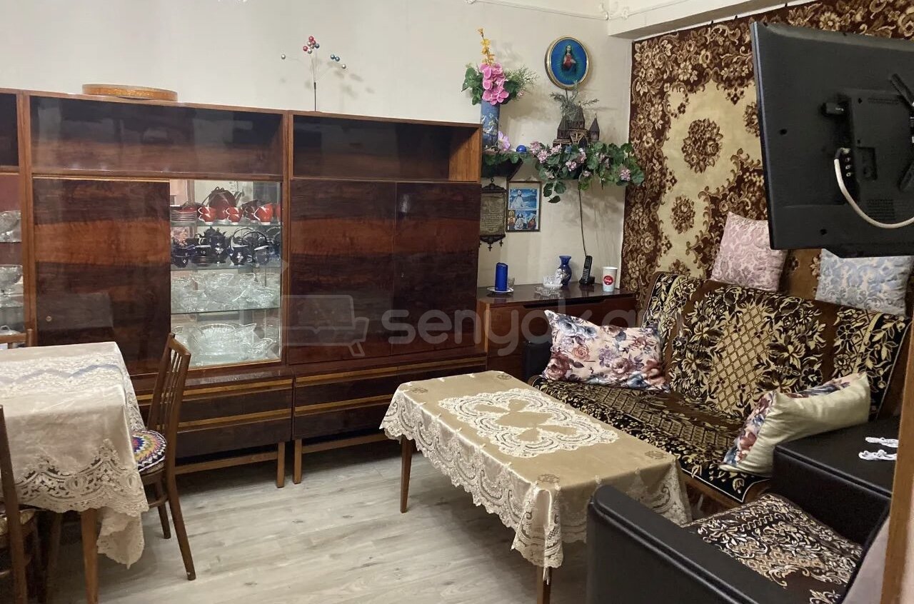 3 Սենյականոց Բնակարան Քարե Շենքում, 62քմ, 3/5 հարկ, Կապիտալ Վերանորոգված, Կահավորված
