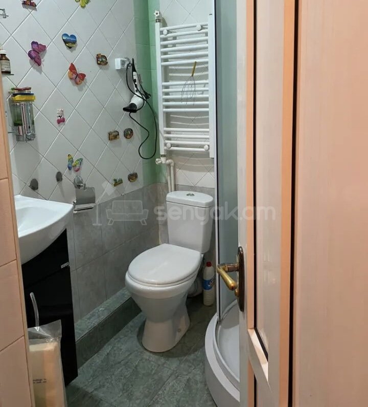 3 Սենյականոց Բնակարան Քարե Շենքում, 62քմ, 3/5 հարկ, Կապիտալ Վերանորոգված, Կահավորված