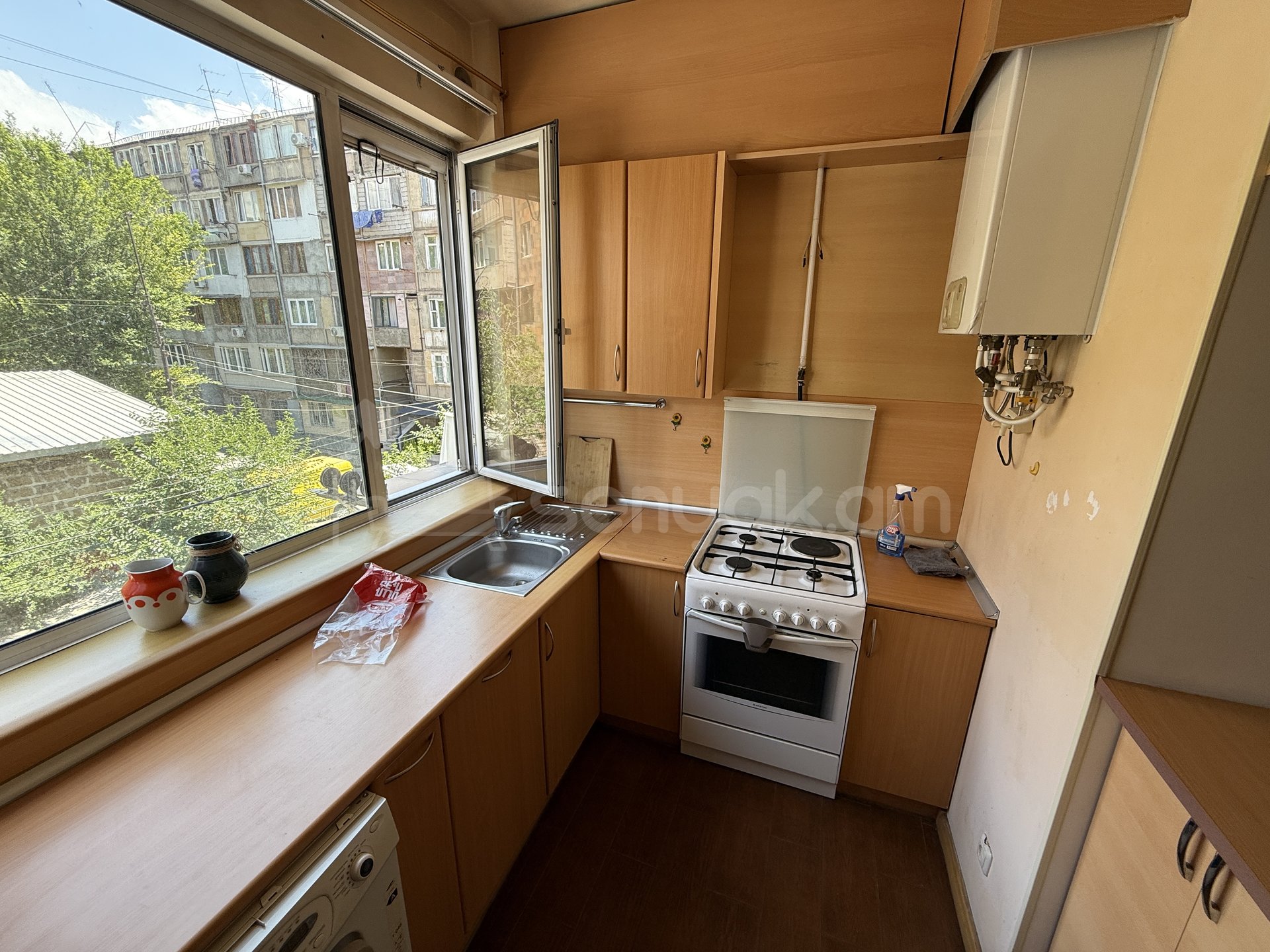 2 Սենյականոց Բնակարան Քարե Շենքում, 49քմ, 3/5 հարկ, Կապիտալ Վերանորոգված