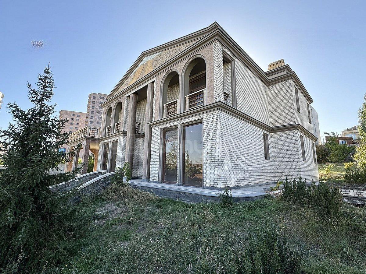 6 Սենյականոց Սեփական Տուն, 500քմ, Նորմալ Վիճակում, Ավտոտնակով