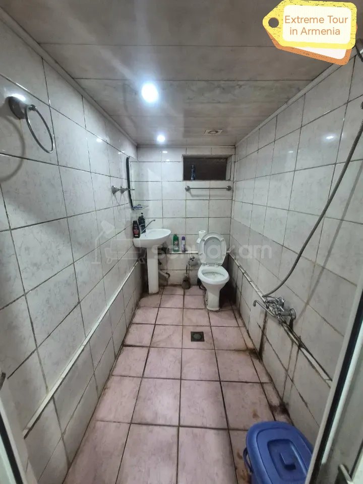 1 Սենյականոց Բնակարան Քարե Շենքում, 35քմ, 1/2 հարկ, Նորմալ Վիճակում, Կահավորված