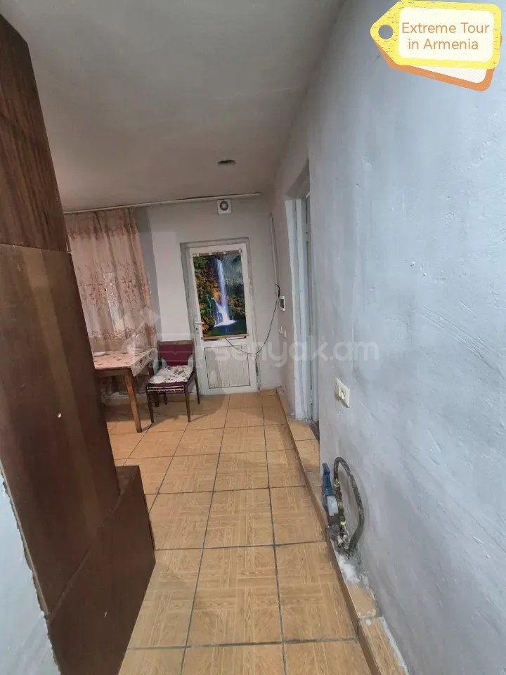 1 Սենյականոց Բնակարան Քարե Շենքում, 35քմ, 1/2 հարկ, Նորմալ Վիճակում, Կահավորված