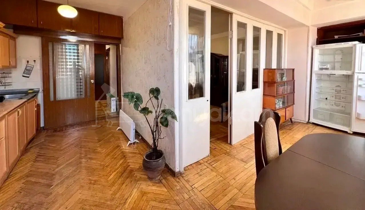 3 Սենյականոց Բնակարան, 88քմ, 4/12 հարկ, Նորմալ Վիճակում