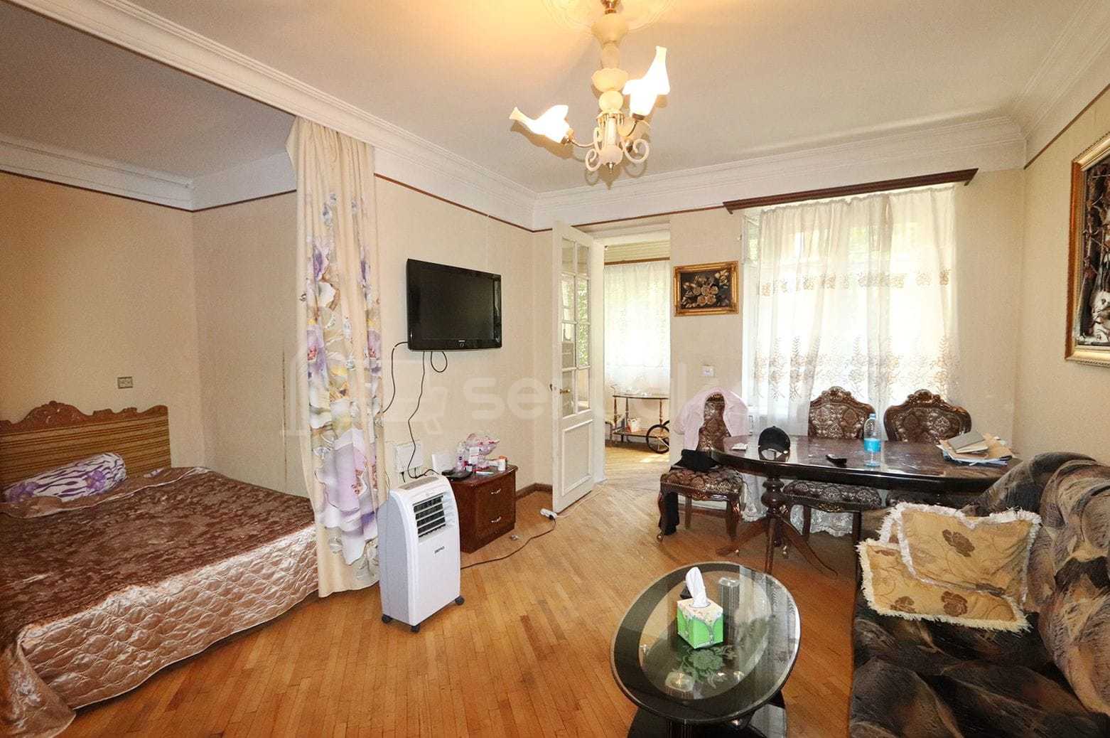 2 Սենյականոց Բնակարան Քարե Շենքում, 75քմ, 2/5 հարկ, Նորմալ Վիճակում, Կահավորված, Արևկող