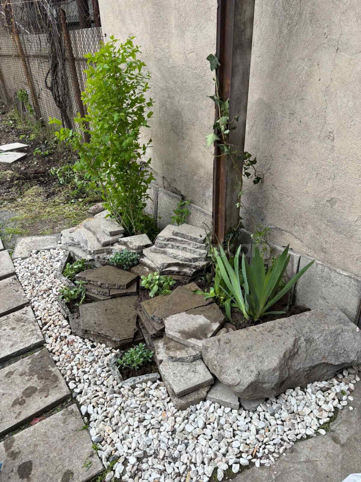 2 Սենյականոց Բնակարան Քարե Շենքում, 38քմ, 1/1 հարկ, Նորմալ Վիճակում, Կահավորված