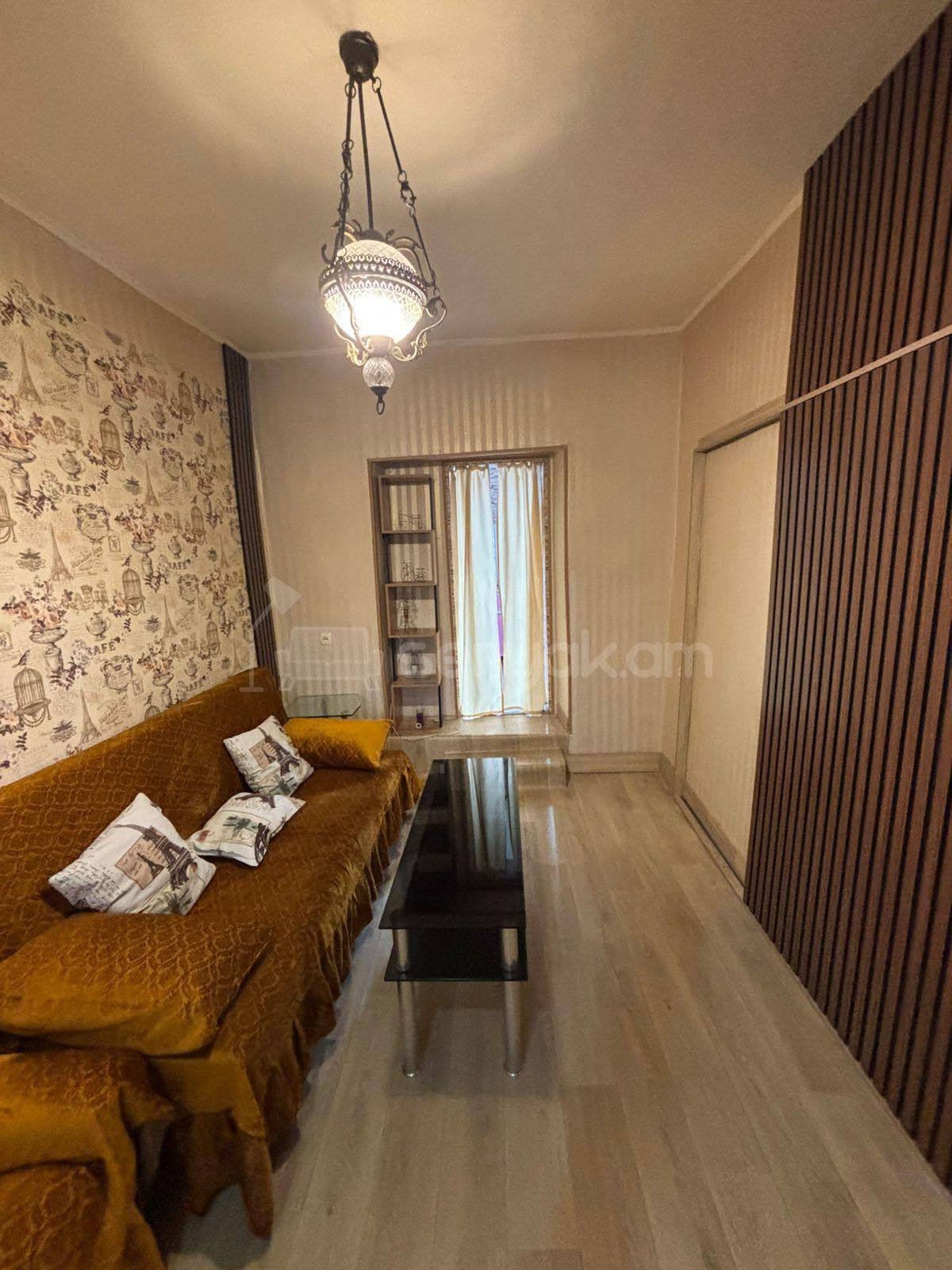 2 Սենյականոց Բնակարան Քարե Շենքում, 38քմ, 1/1 հարկ, Նորմալ Վիճակում, Կահավորված