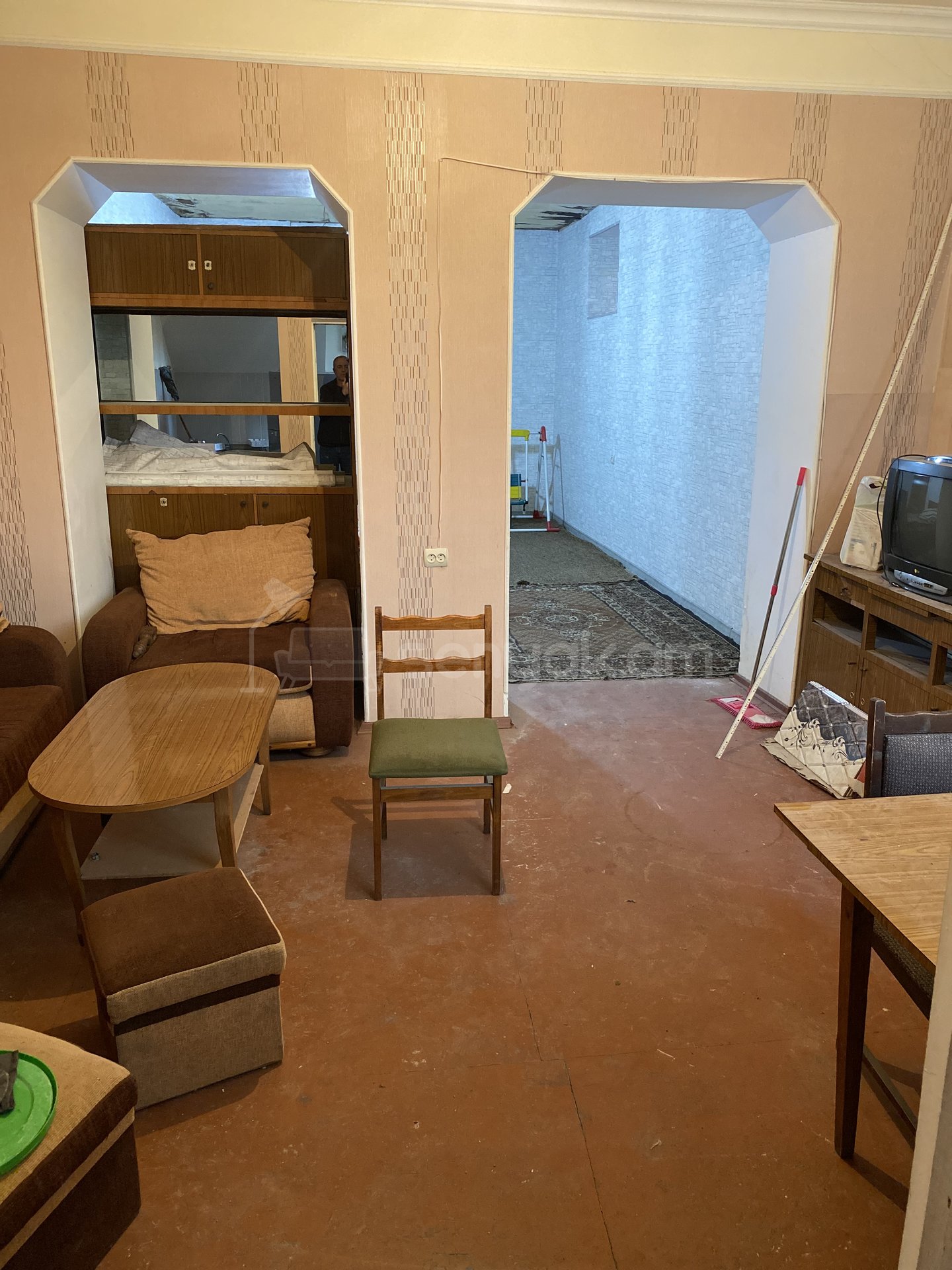 1 Սենյականոց Բնակարան, 42քմ, 1/2 հարկ, Նորմալ Վիճակում, Կահավորված