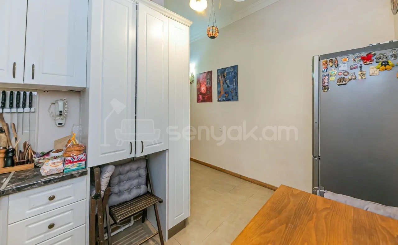 3 Սենյականոց Բնակարան Քարե Շենքում, 63քմ, 4/5 հարկ, Նորմալ Վիճակում