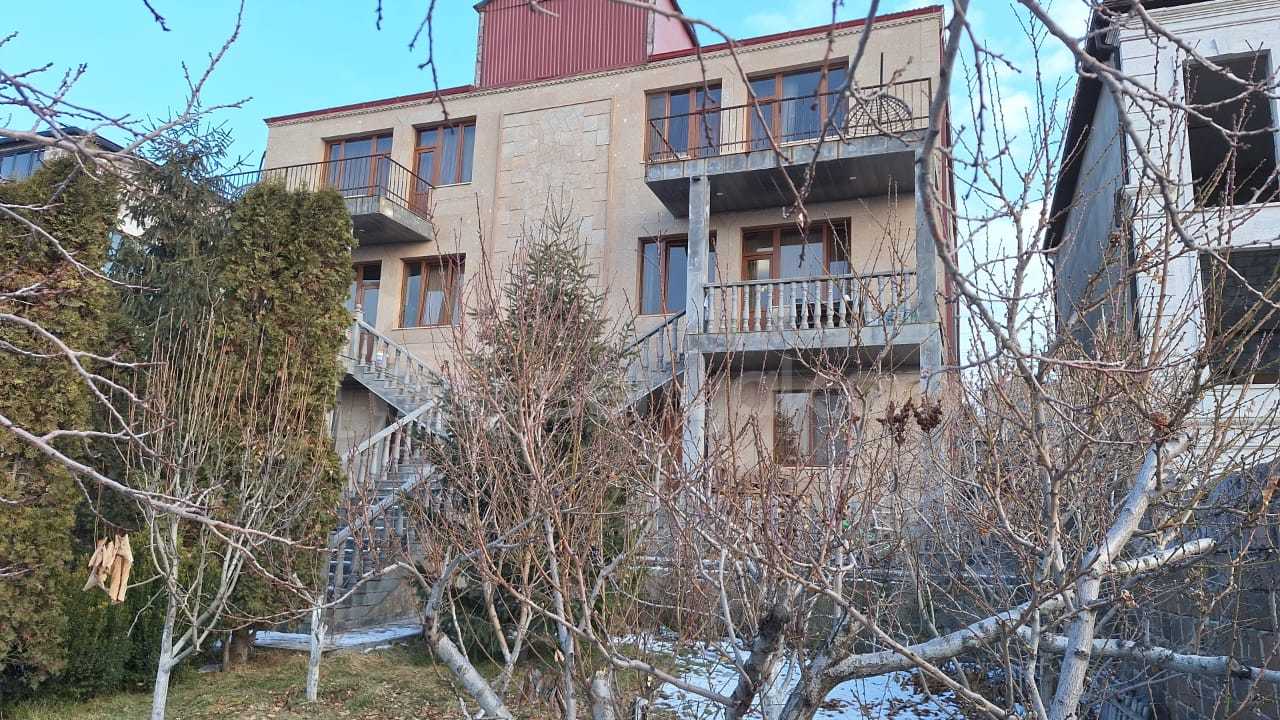 8 Սենյականոց Սեփական Տուն, 600քմ, Կապիտալ Վերանորոգված