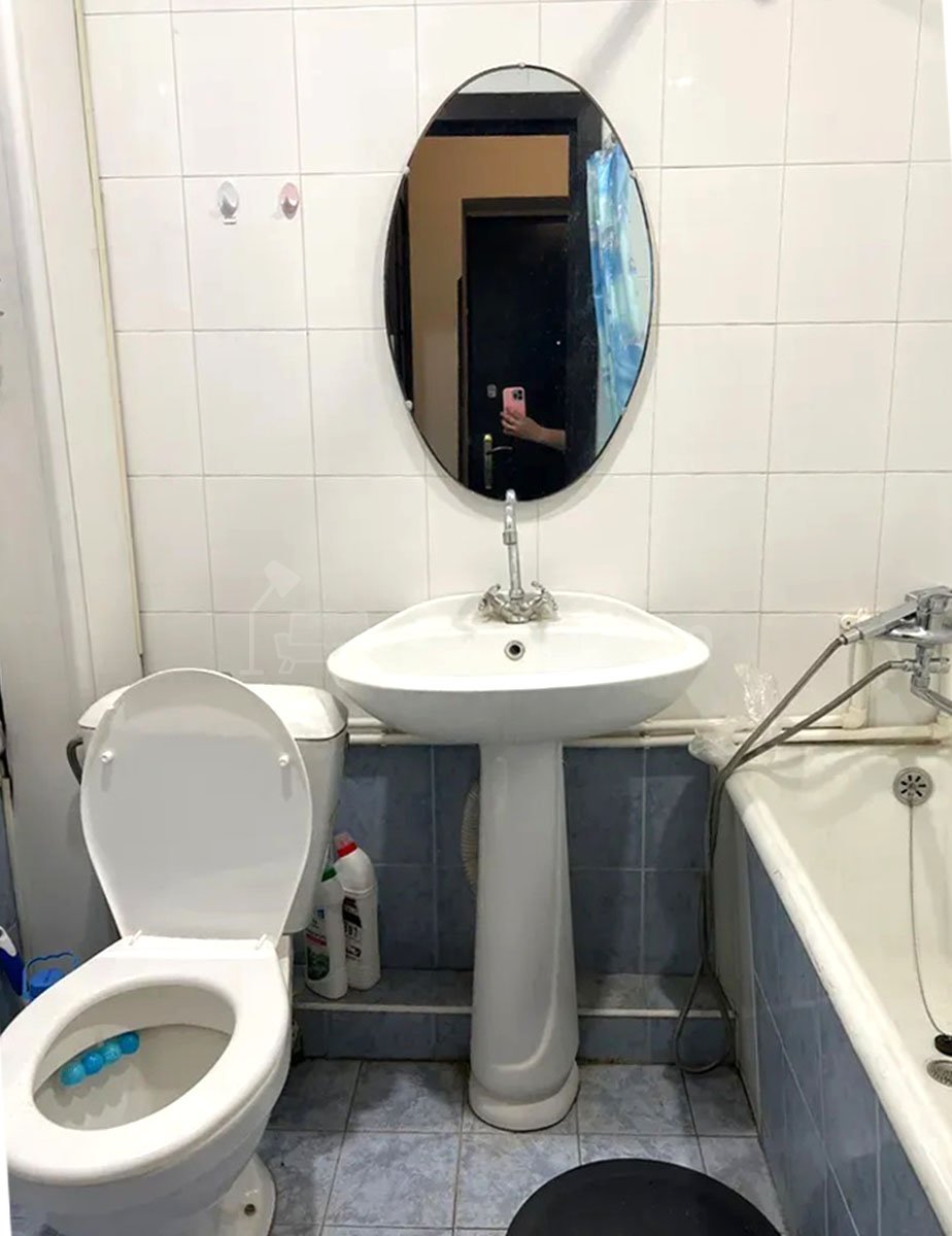 1 Սենյականոց Բնակարան Քարե Շենքում, 44քմ, 4/5 հարկ, Կապիտալ Վերանորոգված