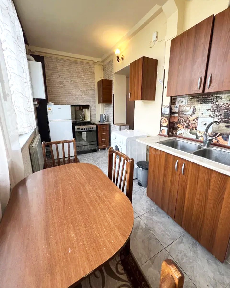 1 Սենյականոց Բնակարան Քարե Շենքում, 44քմ, 4/5 հարկ, Կապիտալ Վերանորոգված