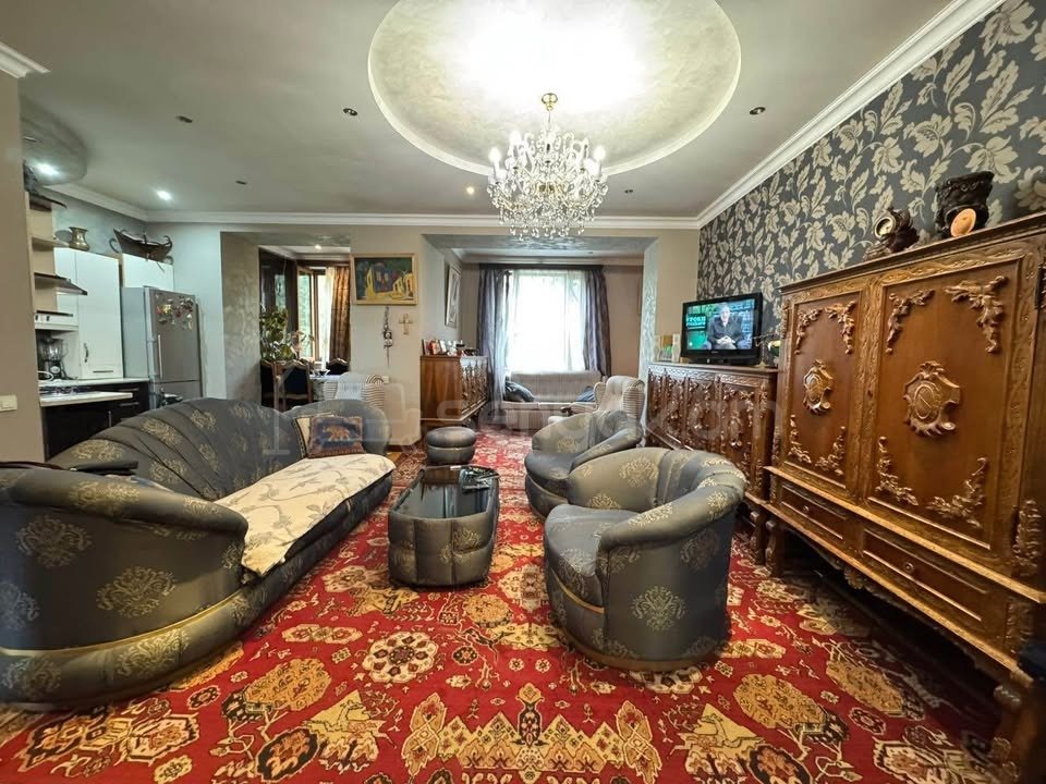 2 Սենյականոց Բնակարան Քարե Շենքում, 71քմ, 4/5 հարկ, Նորմալ Վիճակում