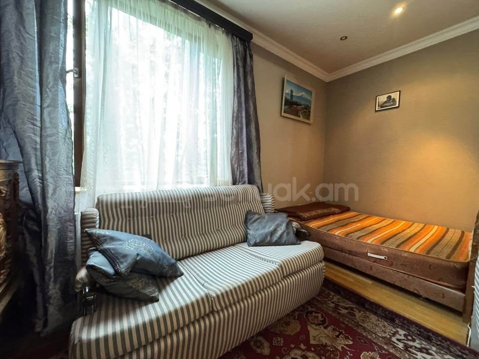 2 Սենյականոց Բնակարան Քարե Շենքում, 71քմ, 4/5 հարկ, Նորմալ Վիճակում