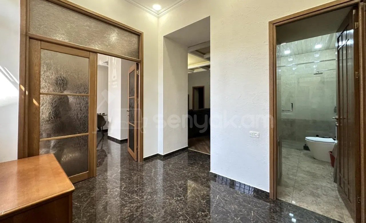 3 Սենյականոց Բնակարան Քարե Շենքում, 97քմ, 2/4 հարկ, Կապիտալ Վերանորոգված