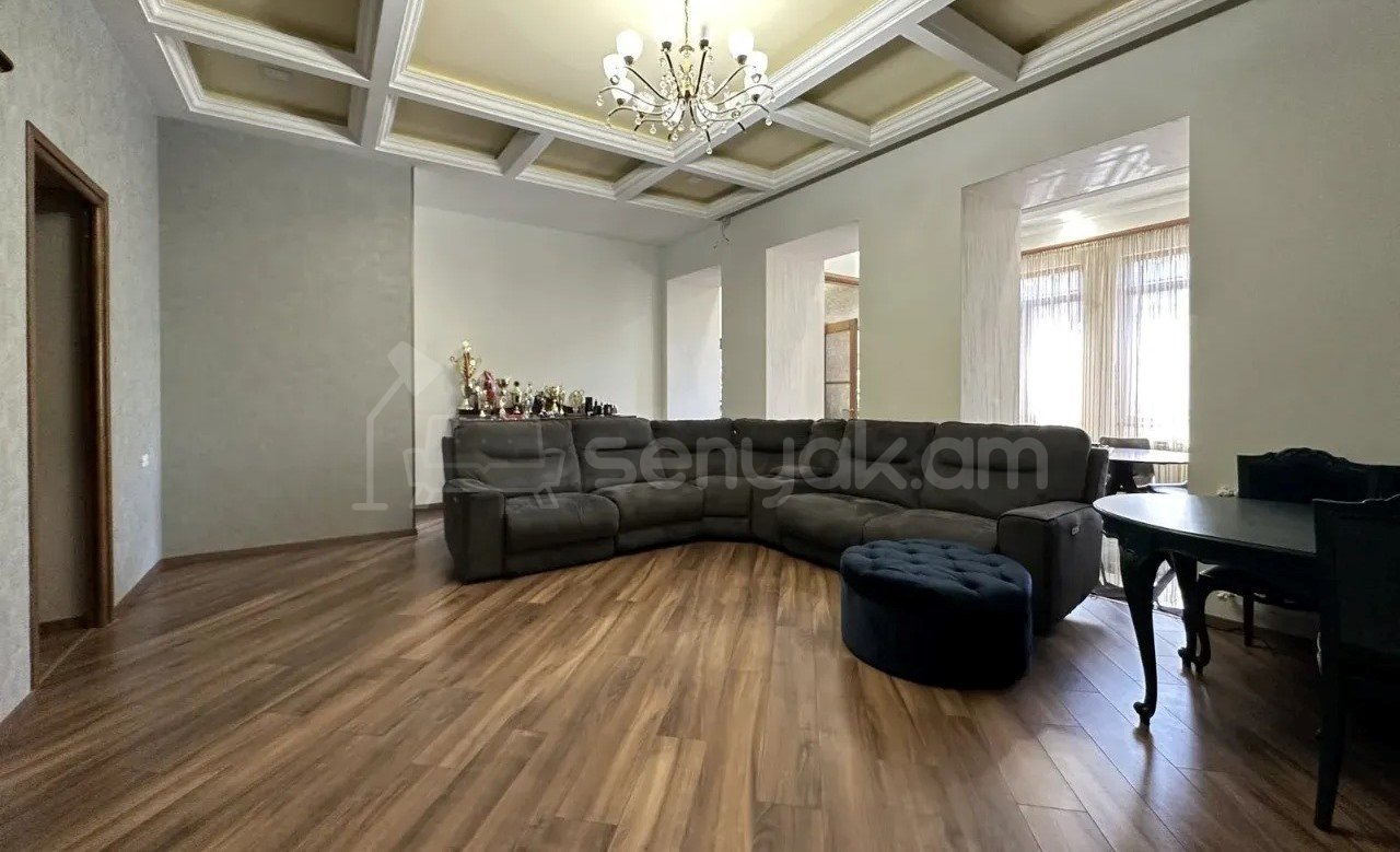 3 Սենյականոց Բնակարան Քարե Շենքում, 97քմ, 2/4 հարկ, Կապիտալ Վերանորոգված