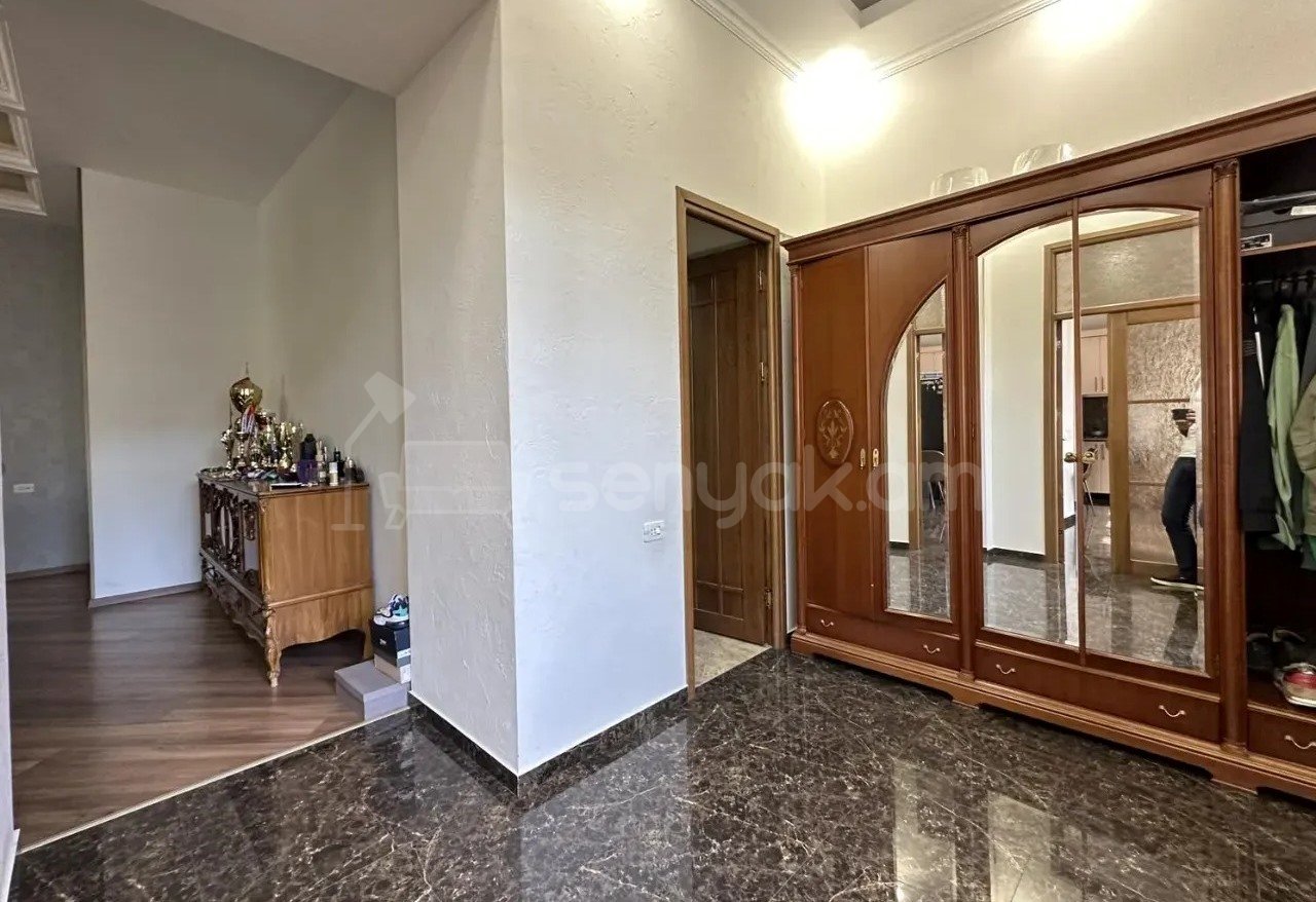 3 Սենյականոց Բնակարան Քարե Շենքում, 97քմ, 2/4 հարկ, Կապիտալ Վերանորոգված