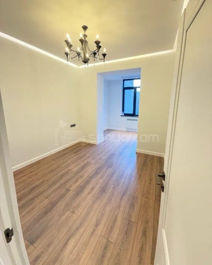 3 Սենյականոց Բնակարան Քարե Շենքում, 80քմ, 3/5 հարկ, Կապիտալ Վերանորոգված