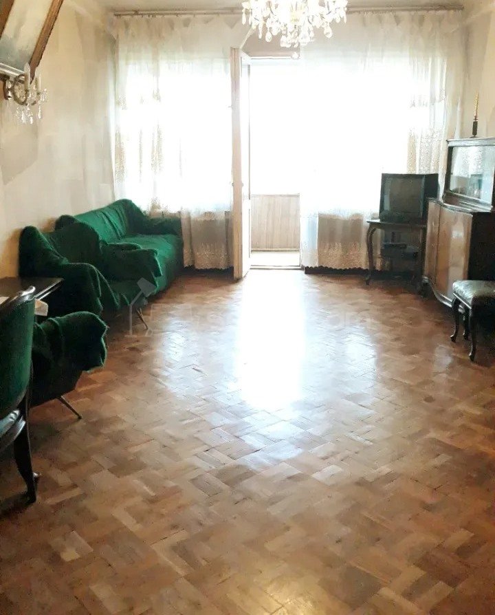 3 Սենյականոց Բնակարան Քարե Շենքում, 90քմ, 4/6 հարկ, Նորմալ Վիճակում