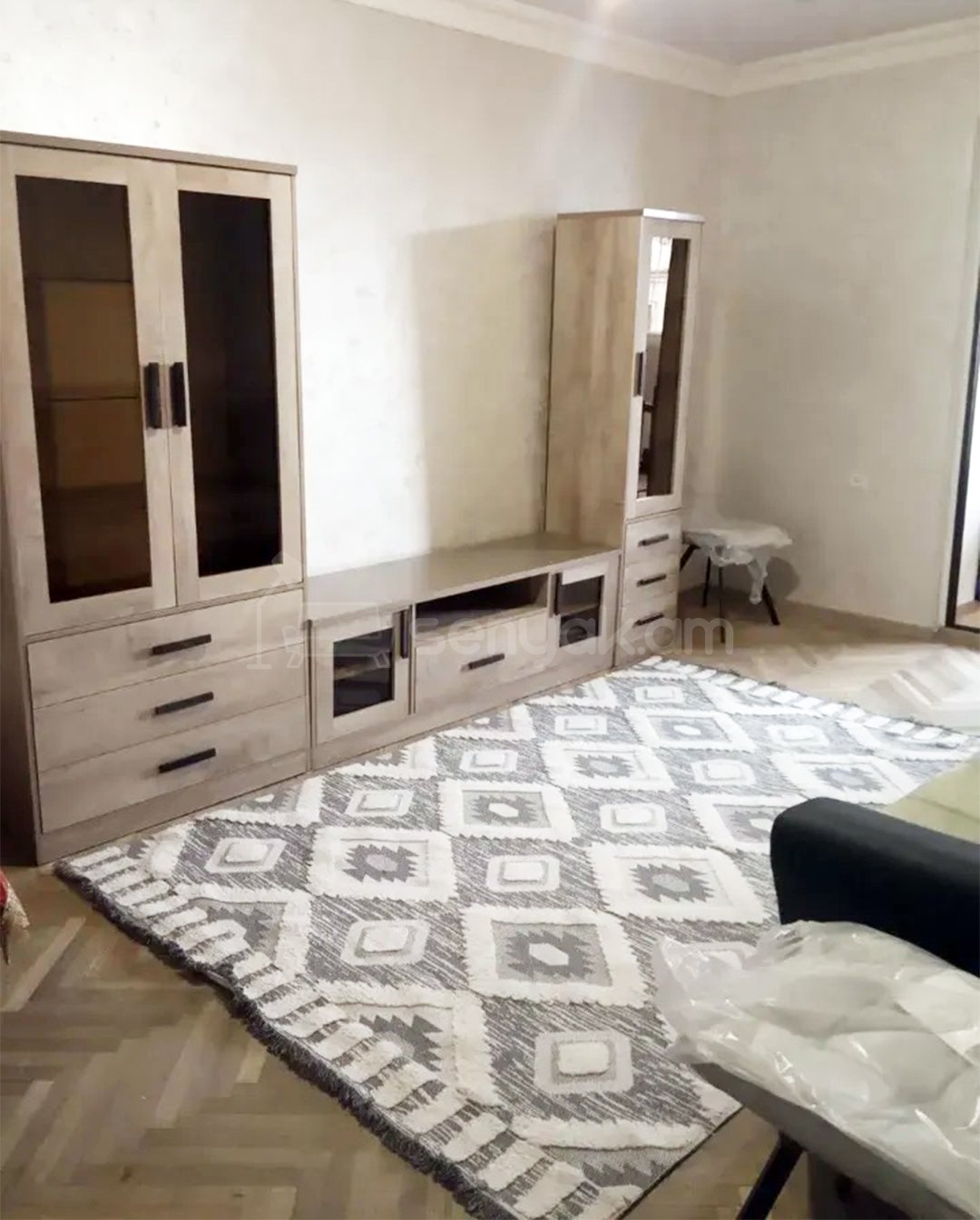 1 Սենյականոց Բնակարան Քարե Շենքում, 43քմ, 5/5 հարկ, Դիզայներական Վերանորոգված