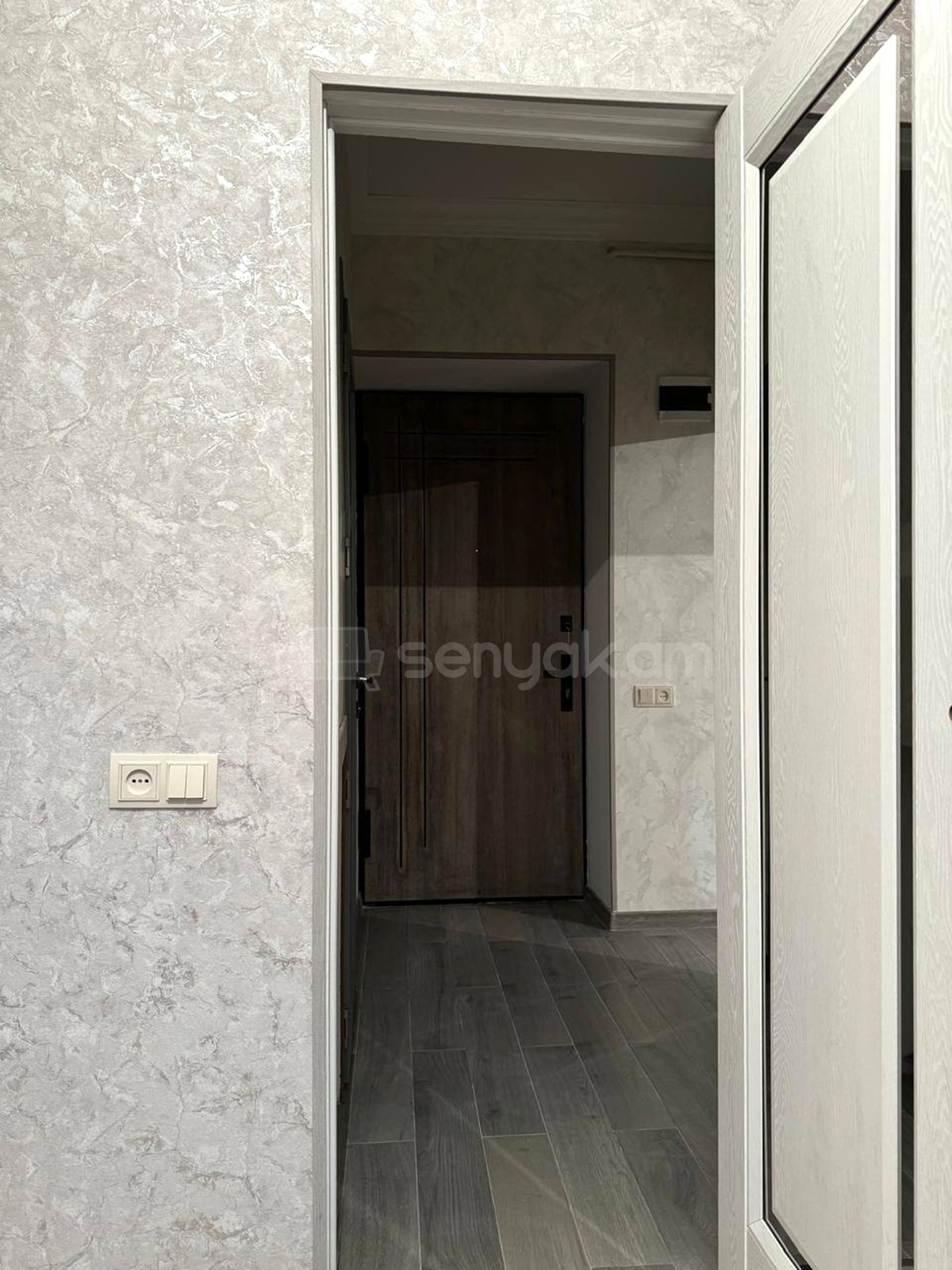 1 Սենյականոց Բնակարան Քարե Շենքում, 39քմ, 2/5 հարկ, Դիզայներական Վերանորոգված