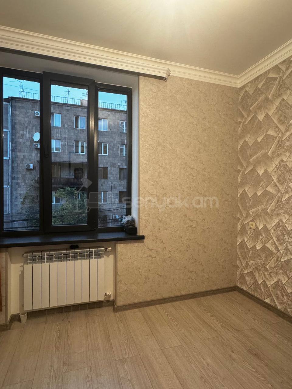 1 Սենյականոց Բնակարան Քարե Շենքում, 39քմ, 2/5 հարկ, Դիզայներական Վերանորոգված