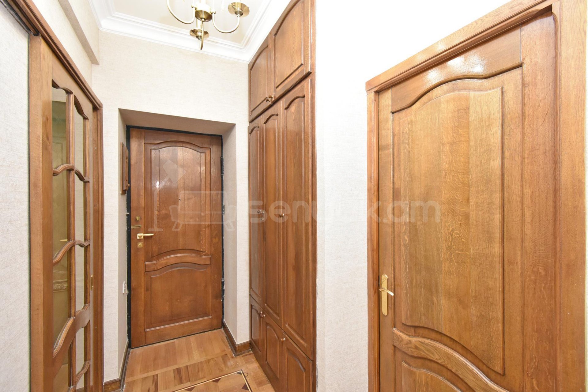 3 Սենյականոց Բնակարան Քարե Շենքում, 138քմ, 1/3 հարկ, Կապիտալ Վերանորոգված, Կահավորված, Արևկող