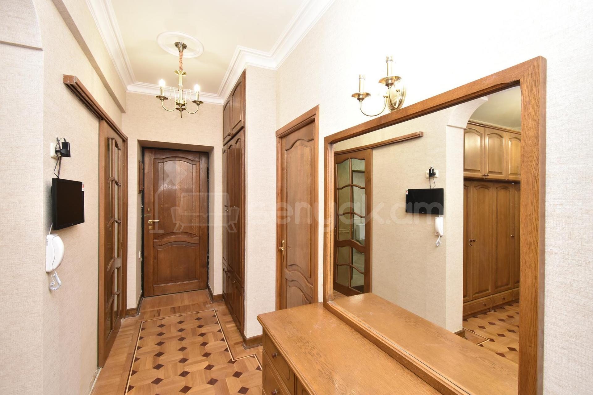 3 Սենյականոց Բնակարան Քարե Շենքում, 138քմ, 1/3 հարկ, Կապիտալ Վերանորոգված, Կահավորված, Արևկող