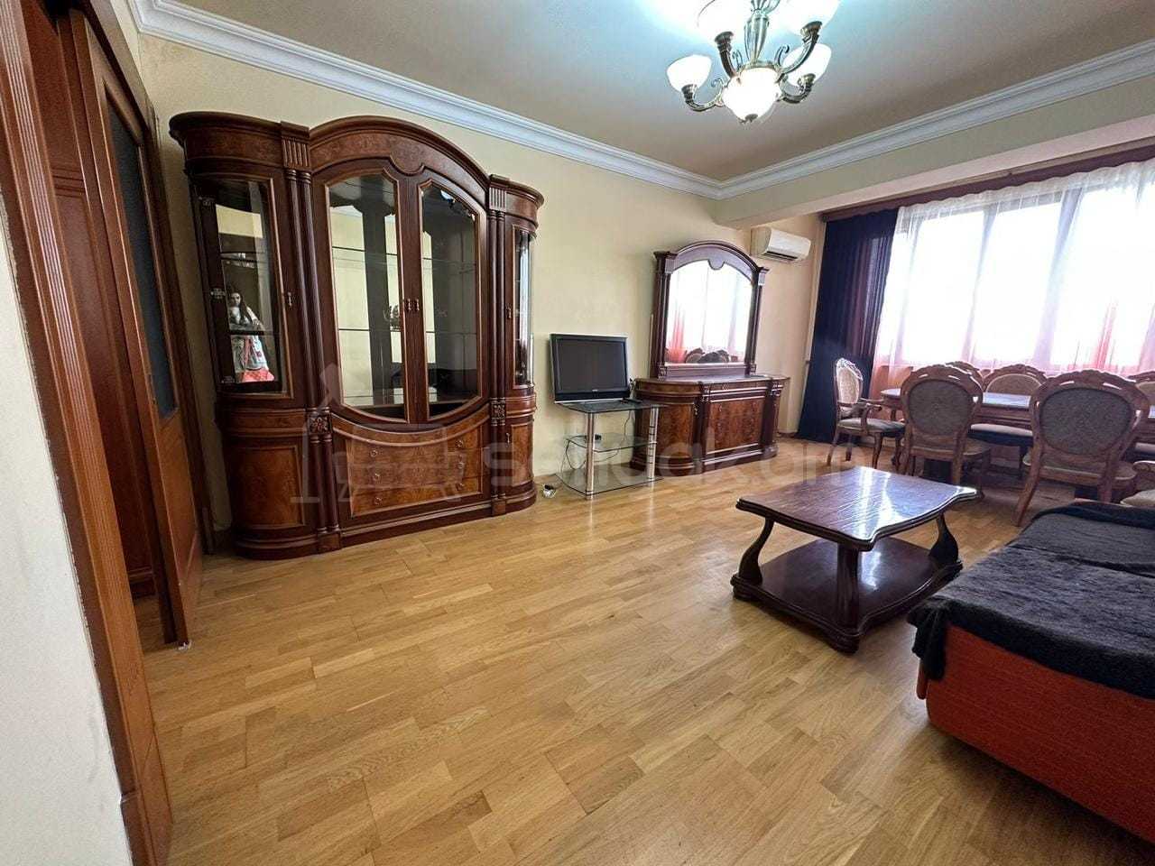 3 Սենյականոց Բնակարան Քարե Շենքում, 67քմ, 5/5 հարկ, Նորմալ Վիճակում, Կահավորված